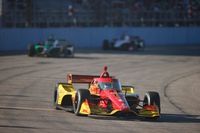 Palou, 19&ordm;, salva el liderato en Milwaukee tras problemas de Power; gana McLaughlin