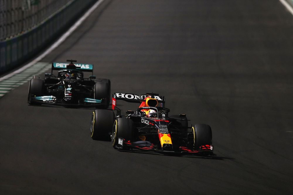 Max Verstappen, Red Bull Racing Lewis Hamilton, Mercedes