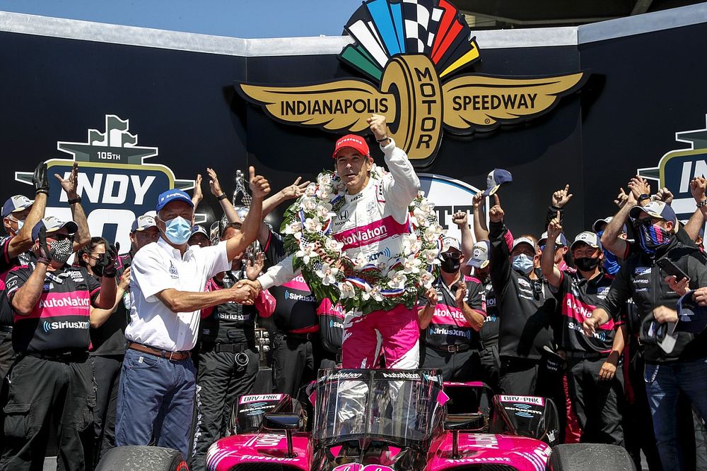 Ganador de la carrera Helio Castroneves, Meyer Shank Racing Honda celebra