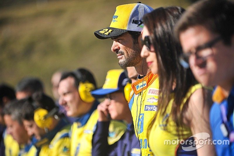 Thiago Camilo durante execu&ccedil;&atilde;o do hino nacional em Santa Cruz do Sul