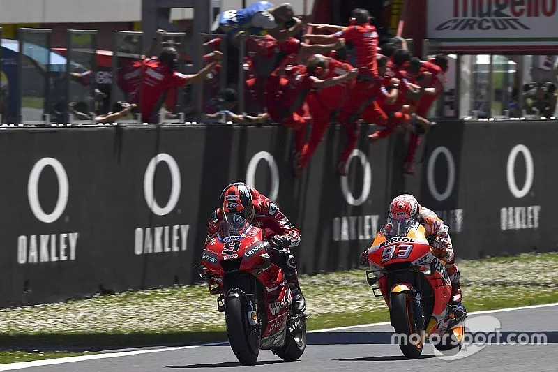 Ganador de la carrera Danilo Petrucci, Ducati Team, 2&ordm; Marc Marquez, Repsol Honda Team