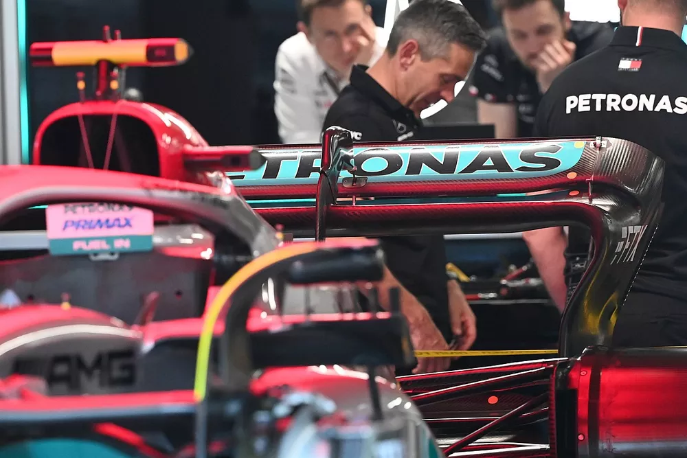 Mercedes W13 rear wing