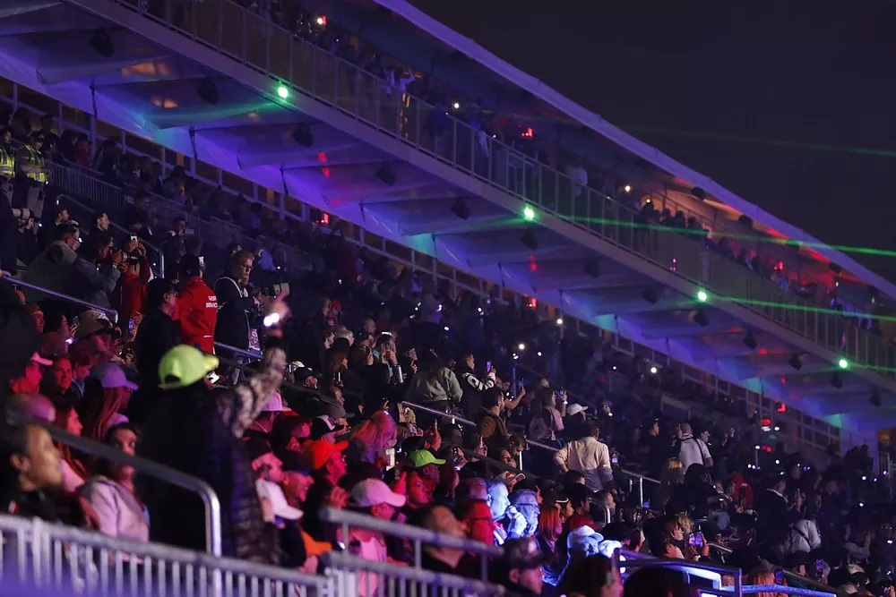 Fans crowd