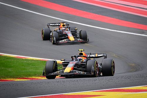 "Checo P&eacute;rez es la medida del RB19 y Verstappen hace la diferencia"