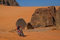 Huesos rotos y pérdida de conocimiento: la etapa más dura del Dakar en motos