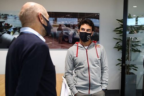 Sergio Pérez, impresionado con los conocimientos de Newey