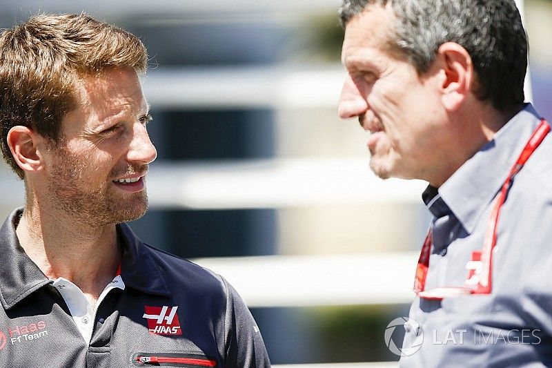 Romain Grosjean, Haas F1 Team, y Guenther Steiner, director del equipo Haas F1