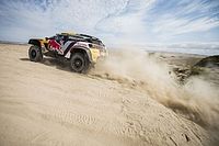 Peterhansel gana y se aleja en los autos