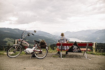 Miss Red Bull Alpenbrevet 2018 : quelle sera la… mobylette la plus belle ?