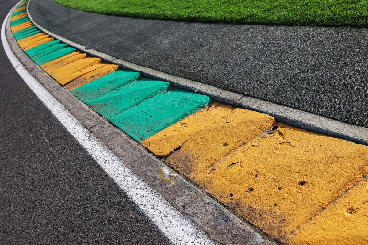 The qualifying challenge and chaos teams face at Australian GP's Albert Park