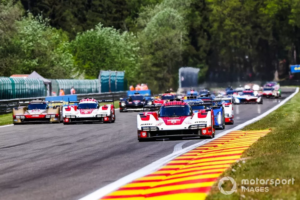 La partenza della 6 Ore di Spa