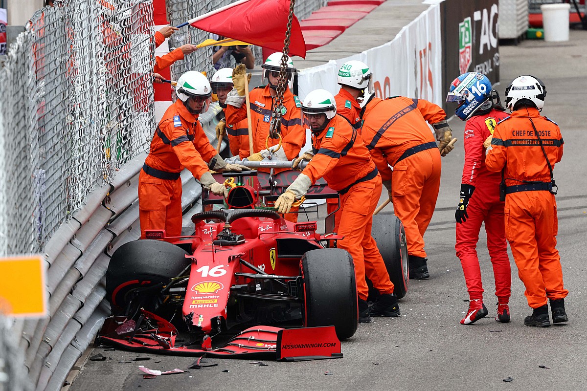 formula-1-marshals-who-are-they-what-they-do-do-they-get-paid