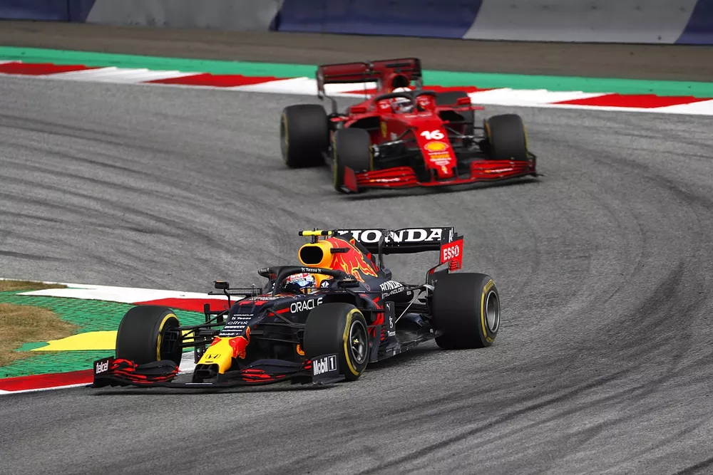 Sergio Perez, Red Bull Racing RB16B, Charles Leclerc, Ferrari SF21