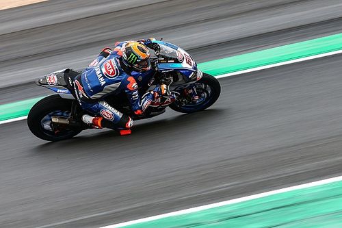 Van der Mark manda en la lluvia y Mercado es cuarto