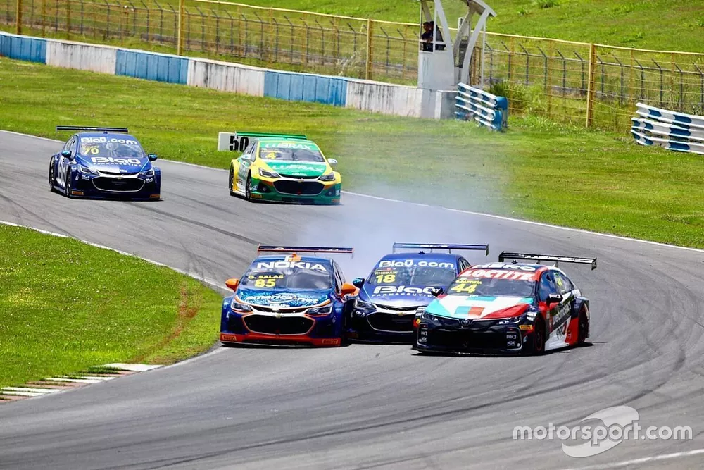Toque entre Bruno Baptista, Guilherme Salas e Allam Khodair