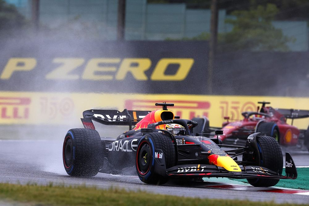 Max Verstappen, Red Bull Racing RB18, Charles Leclerc, Ferrari F1-75