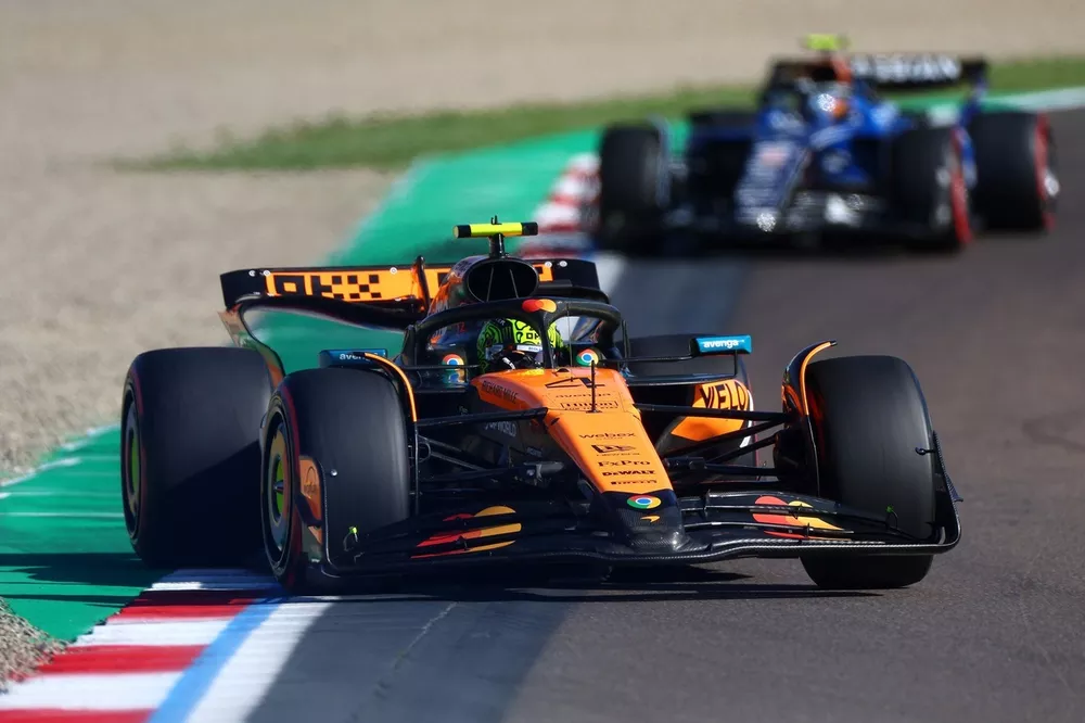 Lando Norris, McLaren, Carlos Sainz, Williams