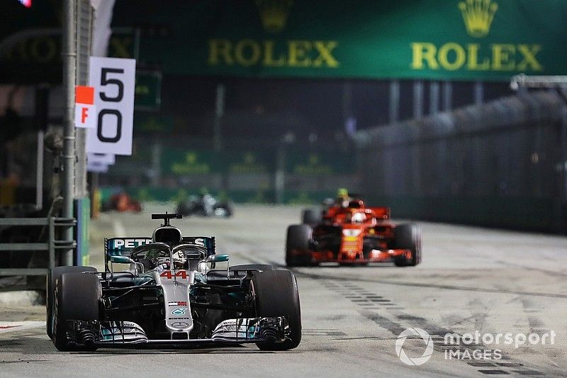 Lewis Hamilton, Mercedes-AMG F1 W09 y Sebastian Vettel, Ferrari SF71H