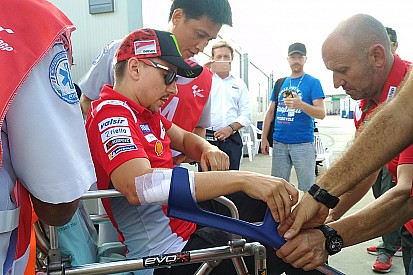 Jorge Lorenzo è stato operato al legamento del polso sinistro a Barcellona