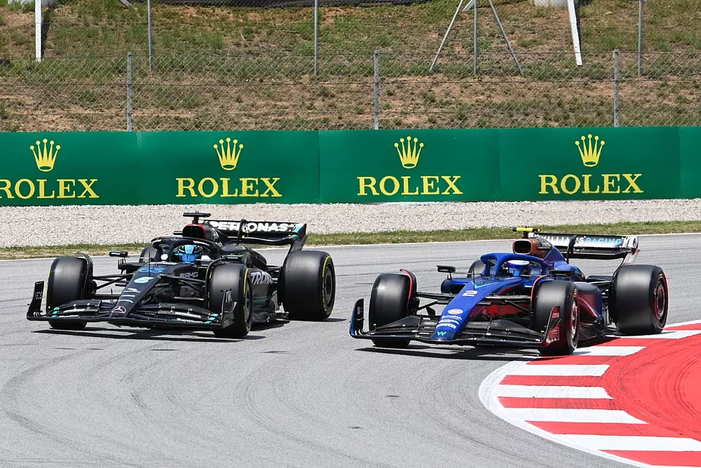 George Russell, Mercedes F1 W14, Logan Sargeant, Williams FW45