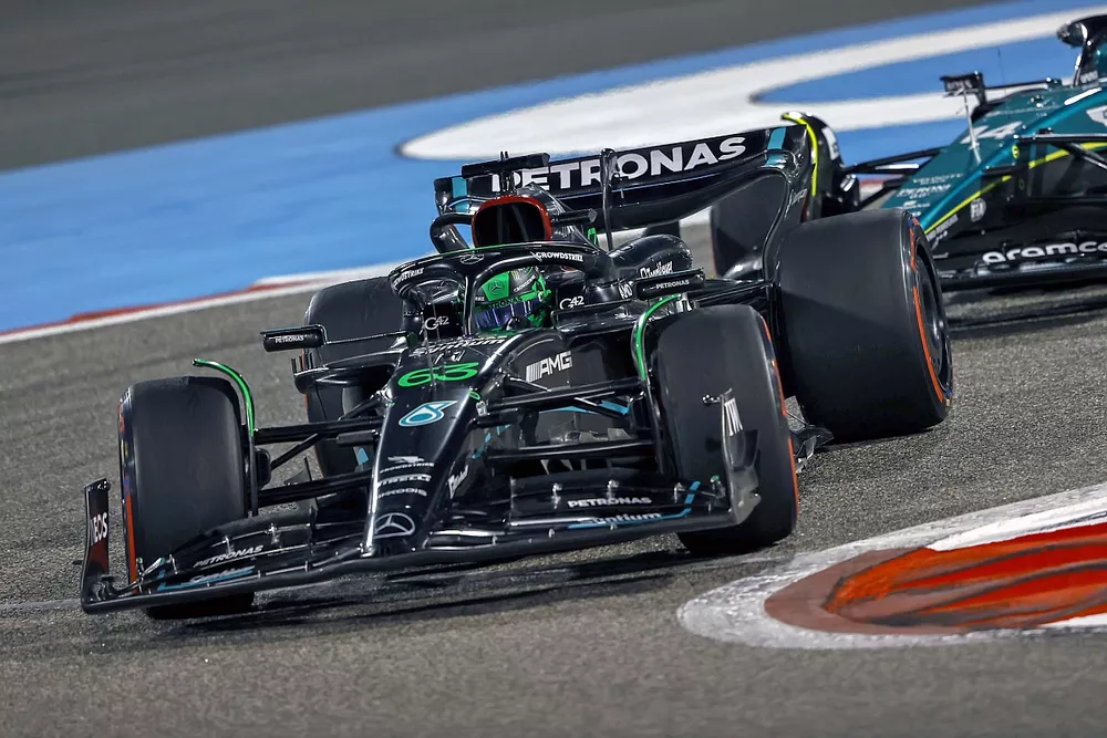George Russell, Mercedes F1 W14, Fernando Alonso, Aston Martin AMR23