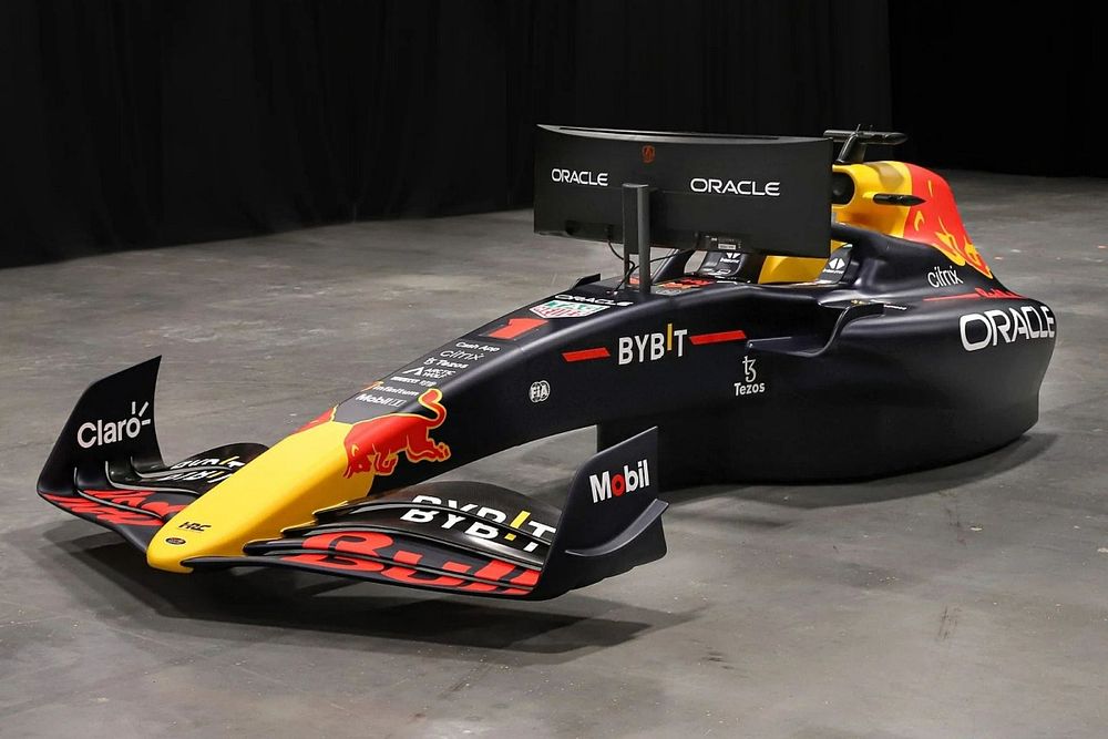 Red-Bull-Simulator-2022-Champions-Edition-1_1024x1024@2x (1)