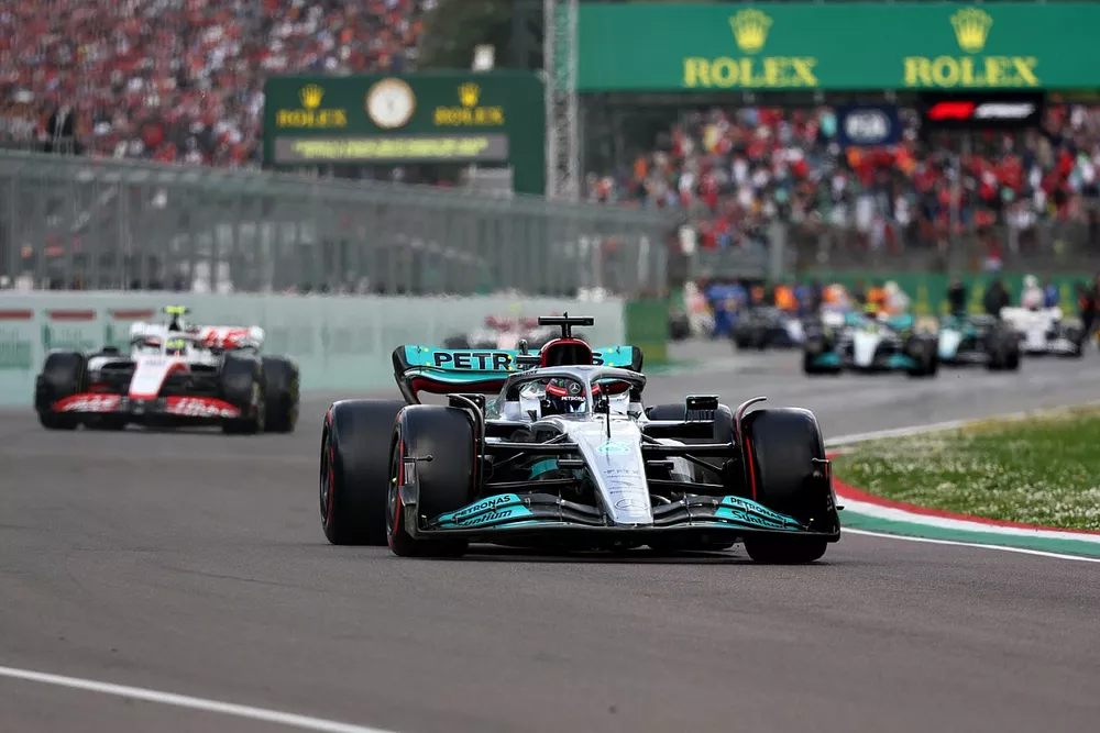 George Russell, Mercedes W13, Mick Schumacher, Haas VF-22