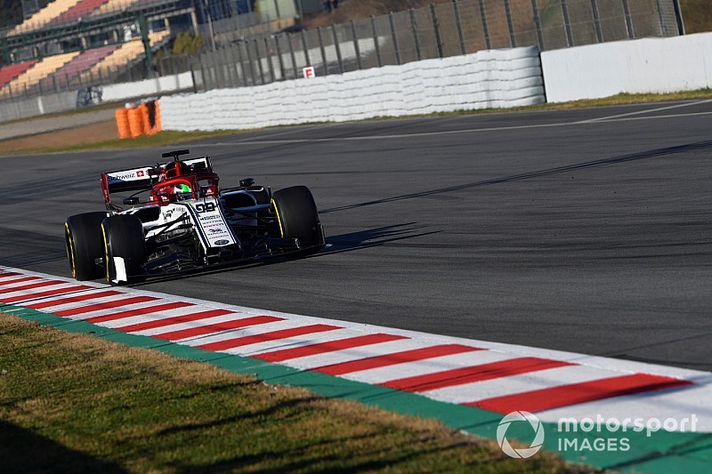 Giovinazzi lidera la mañana del martes en Barcelona