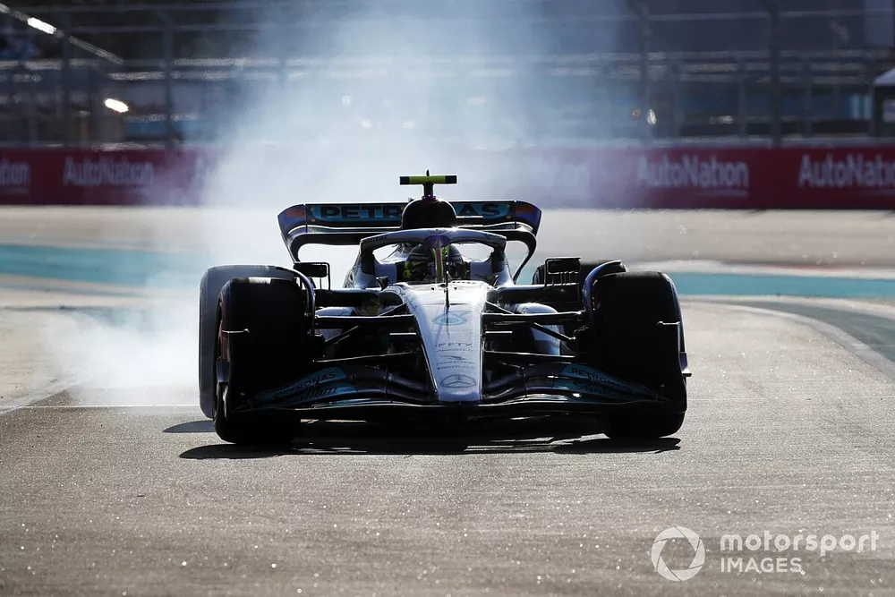 Lewis Hamilton, Mercedes W13, locks up on his way into the pits