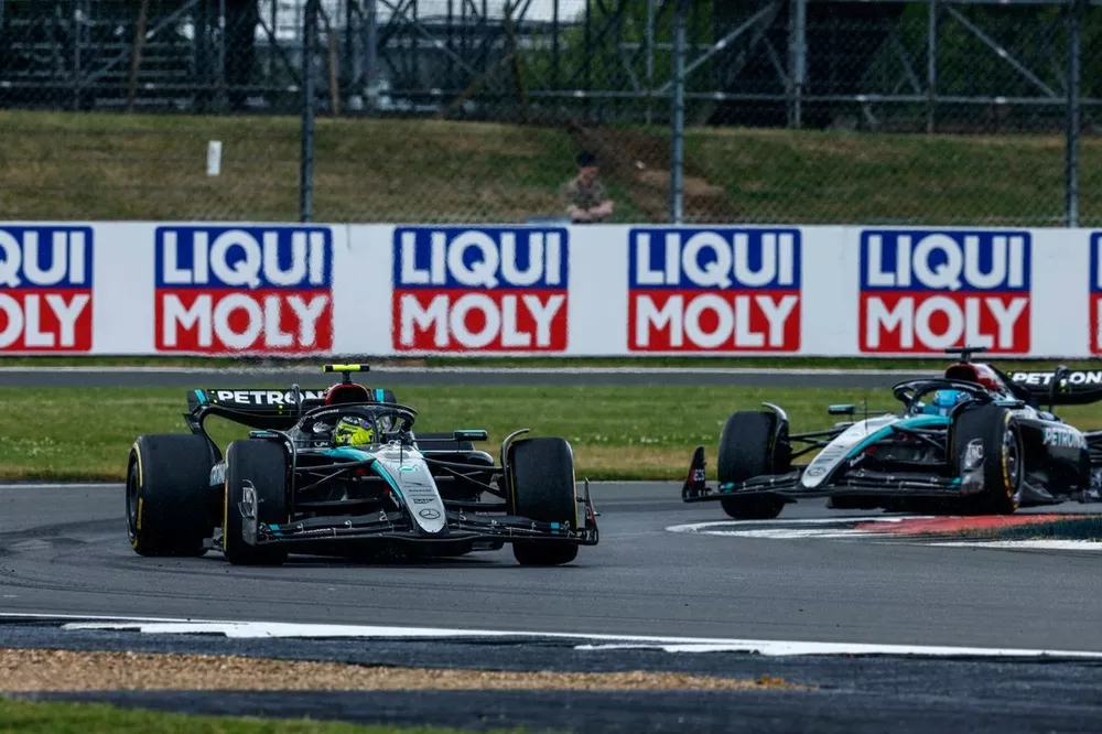 Lewis Hamilton, Mercedes F1 W15, George Russell, Mercedes F1 W15