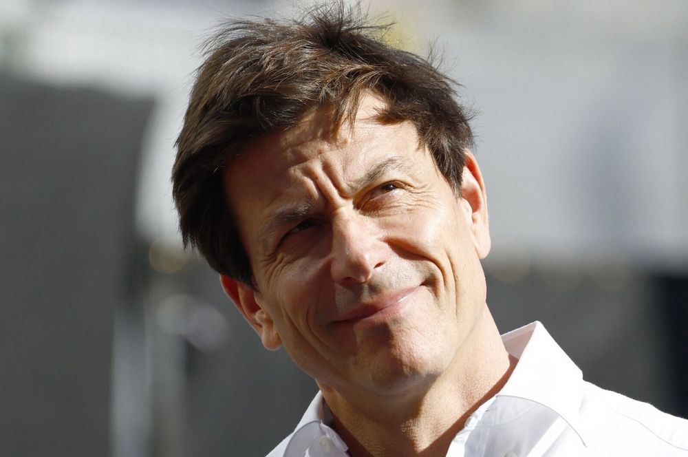 "Eles já viram tudo isso antes": Toto Wolff acha que as corridas simuladas fazem sentido