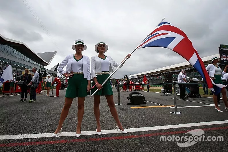Grid girls and Union Jack flag