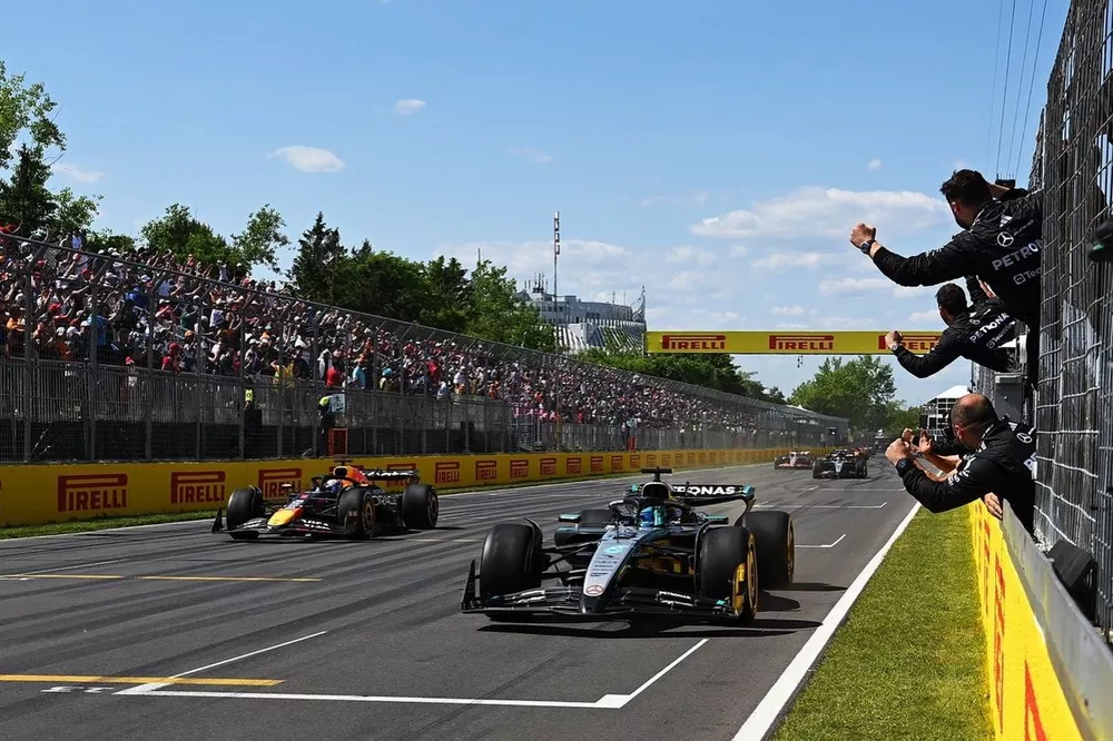 Max Verstappen, Red Bull Racing, George Russell, Mercedes