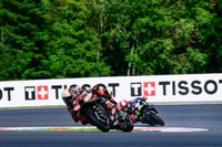 Bezzecchi: "No me sorprende, sabemos que Mart&iacute;n es un piloto muy fuerte"