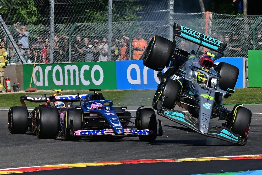 Lewis Hamilton, Mercedes W13 crash with Fernando Alonso, Alpine A522