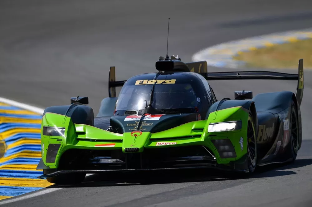 #4 Floyd Vanwall Racing Team Vanwall Vandervell 680 of Tom Dillmann, Esteban Guerrieri, Tristan Vautier