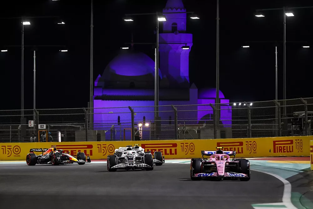 Esteban Ocon, Alpine A522, Pierre Gasly, AlphaTauri AT03, Yuki Tsunoda, AlphaTauri AT03, Sergio Perez, Red Bull Racing RB18