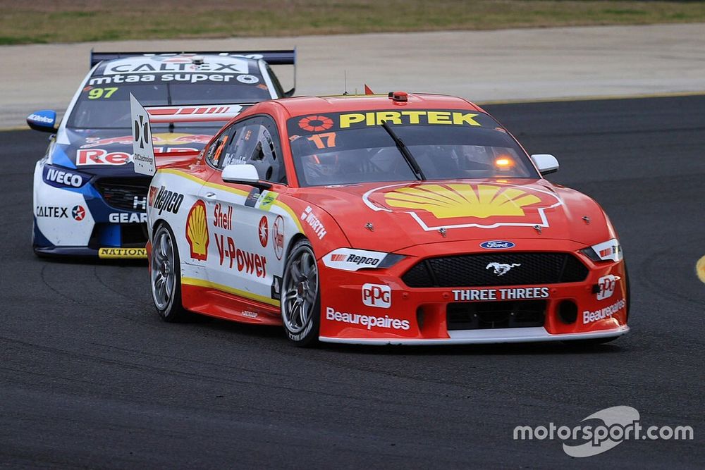 Scott McLaughlin, DJR Team Penske Ford, Shane van Gisbergen, Triple Eight Race Engineering Holden