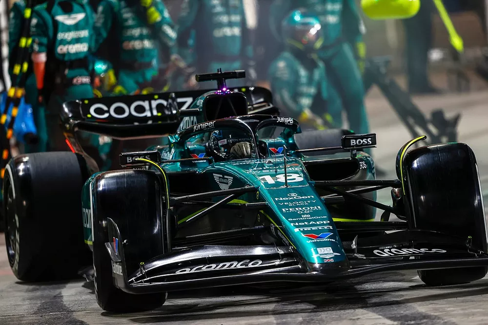 Lance Stroll, Aston Martin AMR23, leaves his pit box