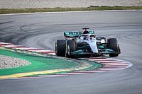F1: Hamilton acredita que Ferrari pode estar "meses à frente" em desenvolvimento do carro de 2022