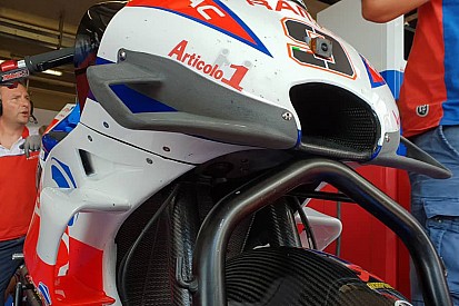 Petrucci prueba un nuevo diseño aerodinámico para la Ducati 2018