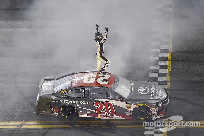 Erik Jones, Joe Gibbs Racing, Toyota Camry buyatoyota.com, celebra