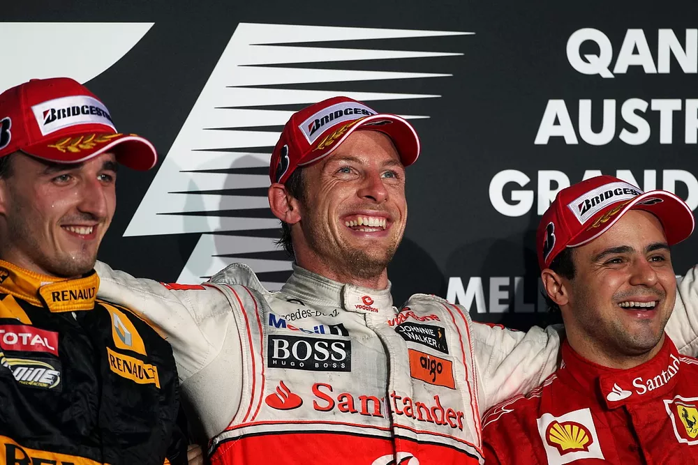 Podio: segundo puesto Robert Kubica, Renault F1 Team, ganador de la carrera Jenson Button, McLaren, 
