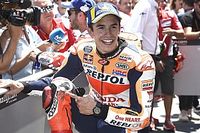 Crutchlow: &ldquo;M&aacute;rquez nos hace parecer idiotas a los dem&aacute;s&rdquo;