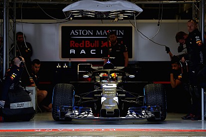 Red Bull Racing покажет новую машину в один день с Mercedes