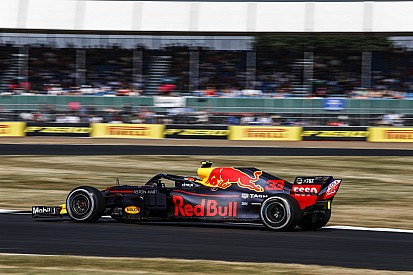 Verstappen, Ricciardo'yu yarım saniye farkla geçtiği için mutlu