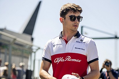 Vettel: Leclerc, Ferrari'de yarışmak için acele etmemeli