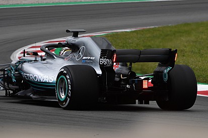 Mobil F1 2019 akan dipasangi lampu di sayap belakang
