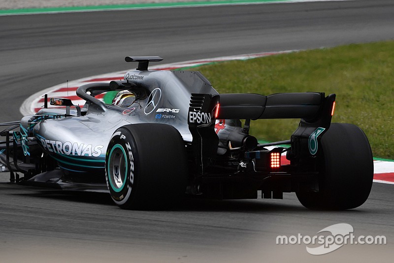 Mobil F1 2019 akan dipasangi lampu di sayap belakang