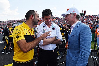 A Mercedesnek "fájdalmasan" hiányzik Lauda